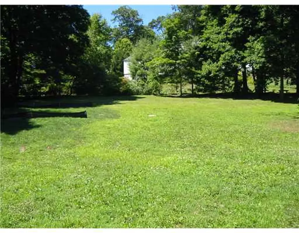 44 Caroline Place Greenwich CT 06831