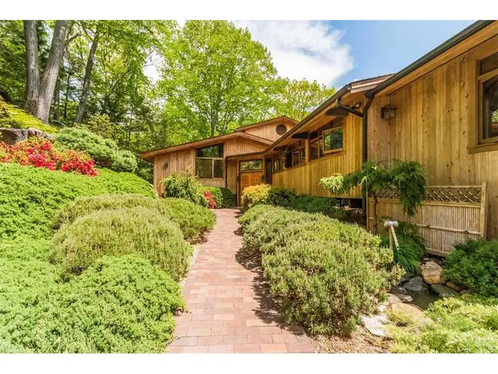 335 Valley Road Cos Cob CT 06807