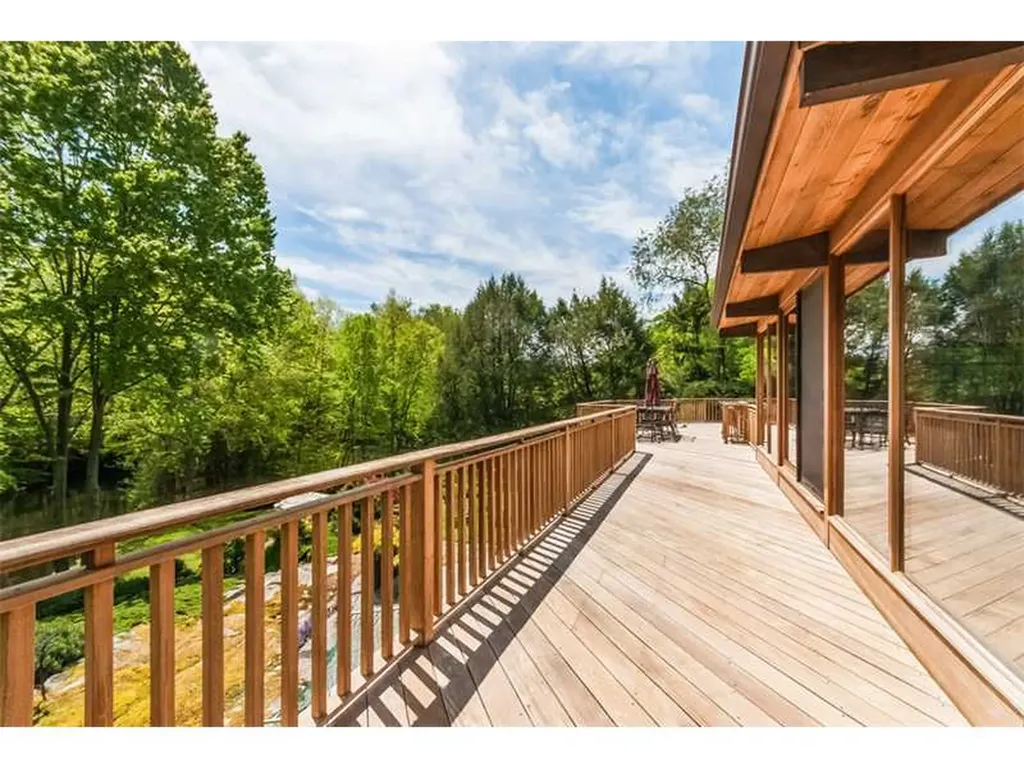 335 Valley Road Cos Cob CT 06807
