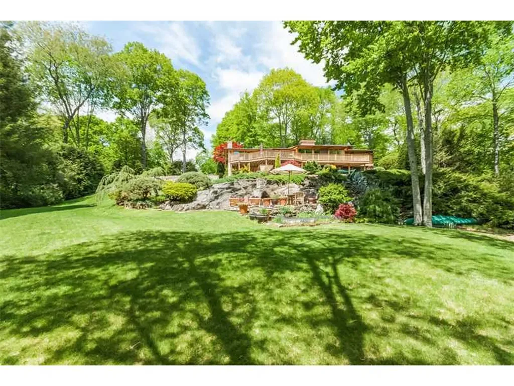 335 Valley Road Cos Cob CT 06807
