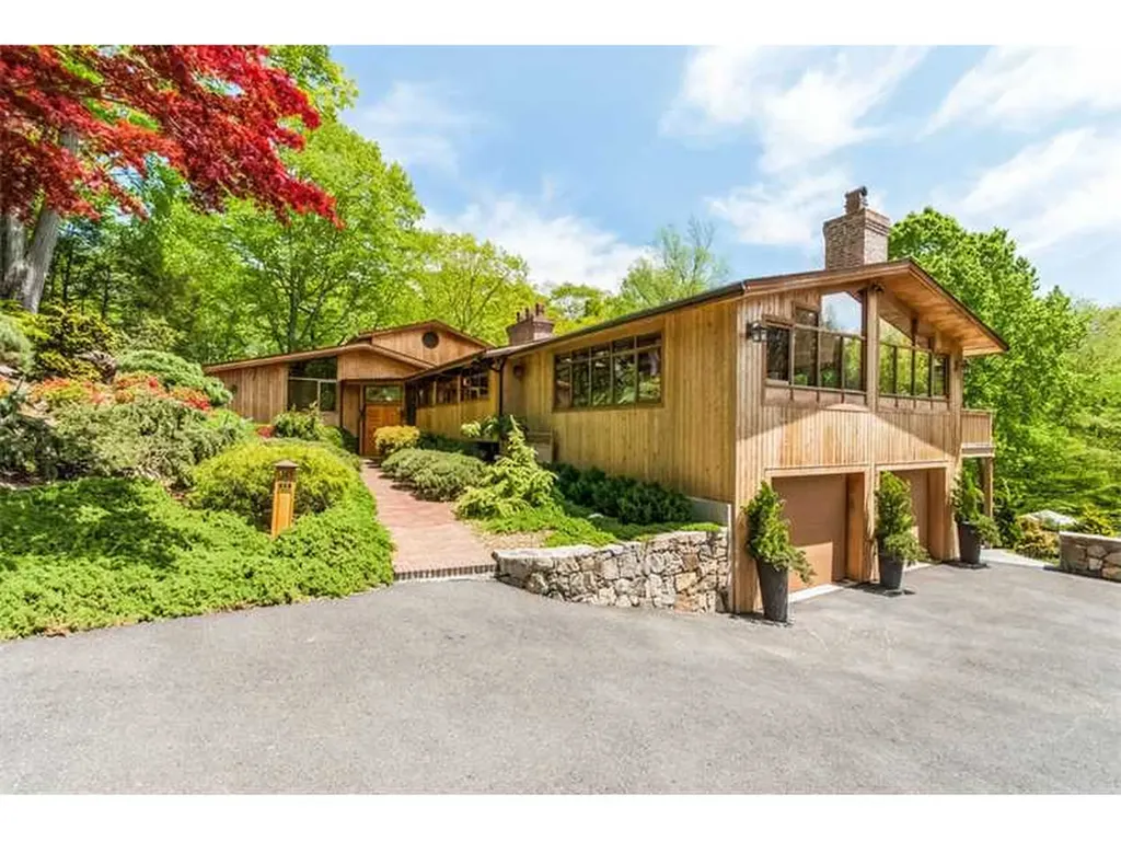 335 Valley Road Cos Cob CT 06807