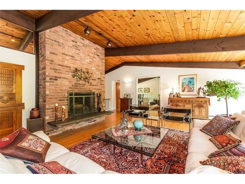 335 Valley Road Cos Cob CT 06807