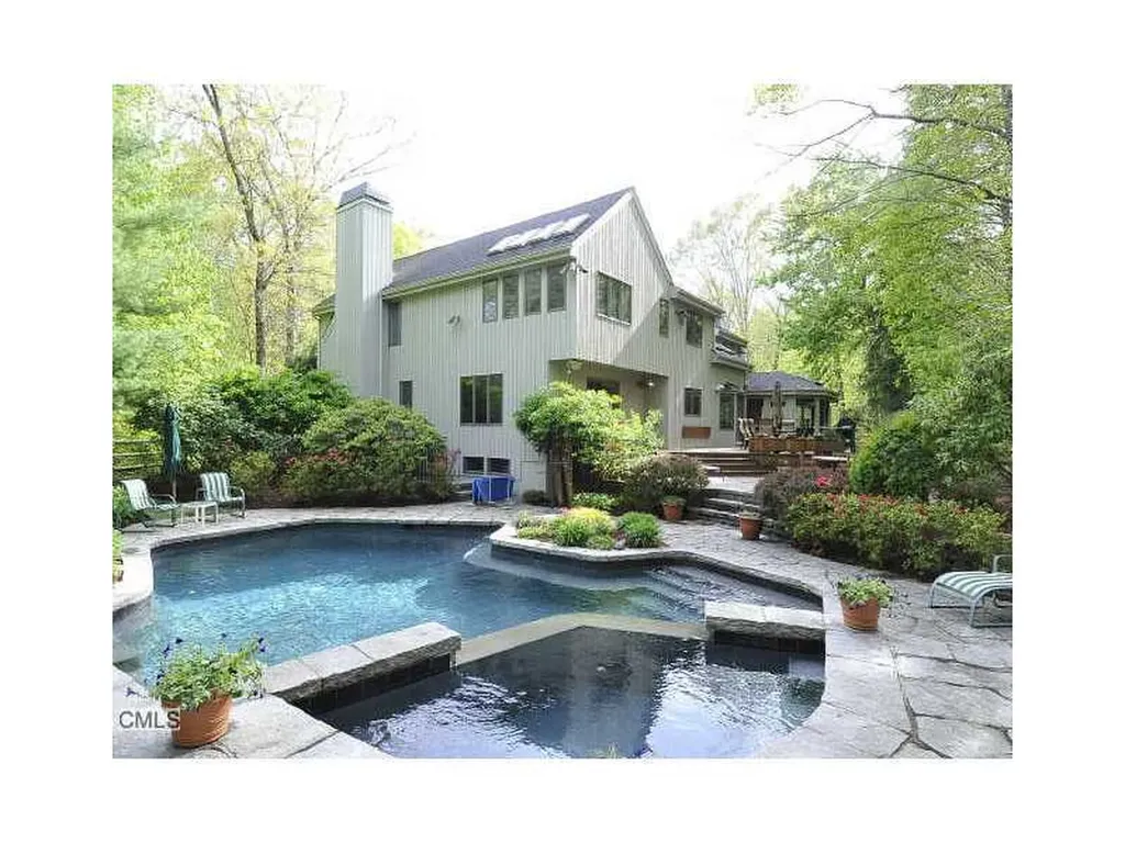 286 West Trail Stamford CT 06903