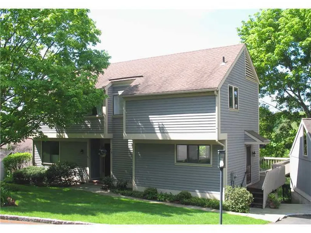 416 W Lyon Farm Drive Greenwich CT 06831
