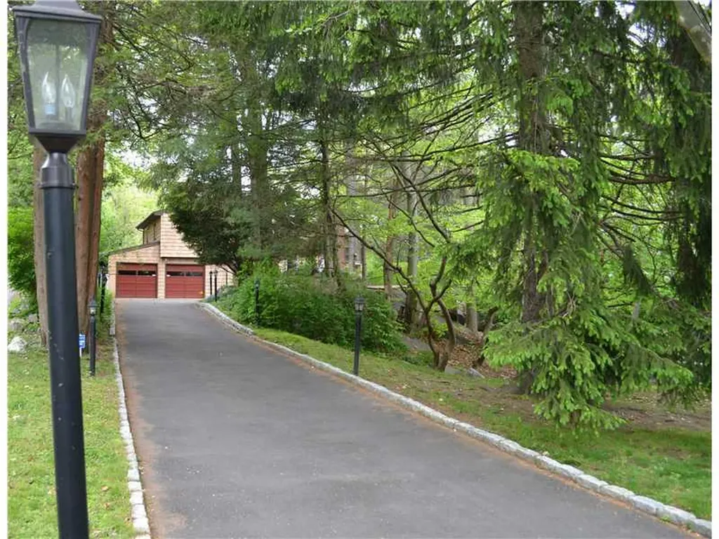 17 Ronald Lane Cos Cob CT 06807