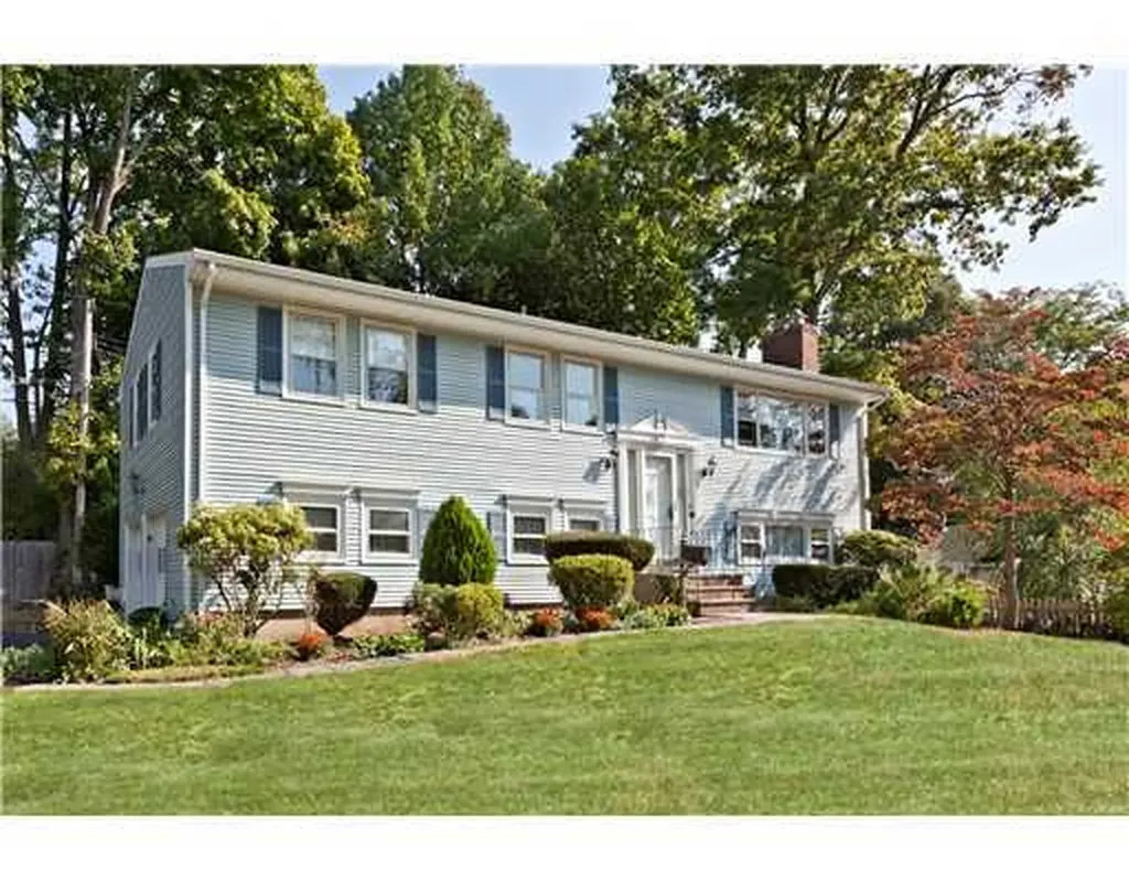 6 Meadowbank Road Old Greenwich CT 06870