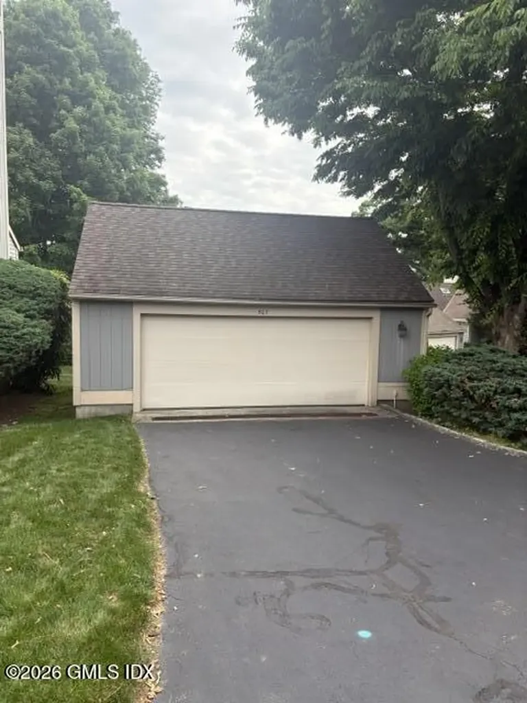 507 W Lyon Farm Drive Greenwich CT 06831