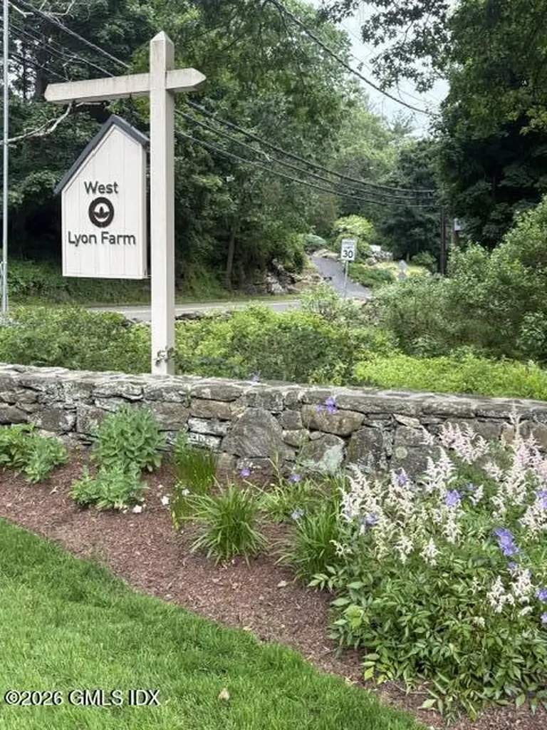 507 W Lyon Farm Drive Greenwich CT 06831