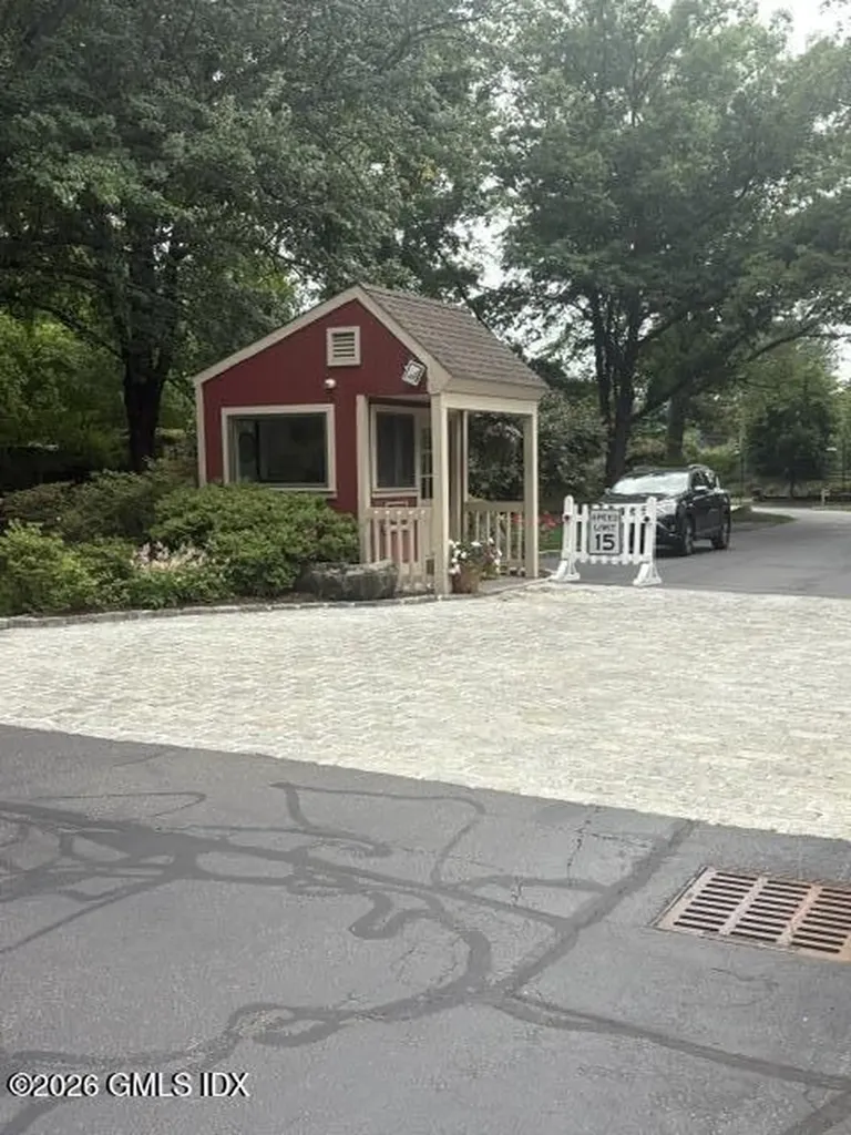 507 W Lyon Farm Drive Greenwich CT 06831