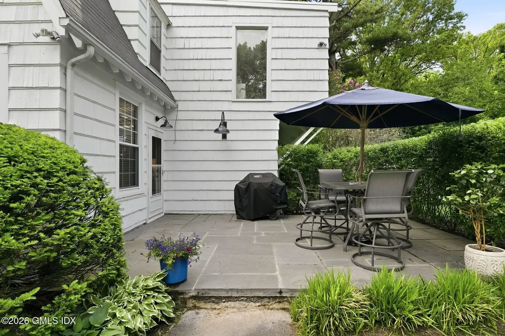 64 Wallacks Drive Stamford CT 06902
