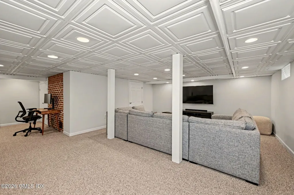 158 Courtland Hill Street Stamford CT 06906