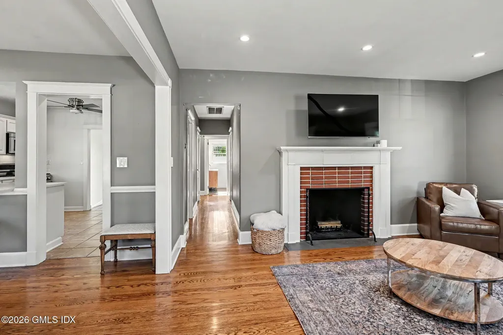 158 Courtland Hill Street Stamford CT 06906