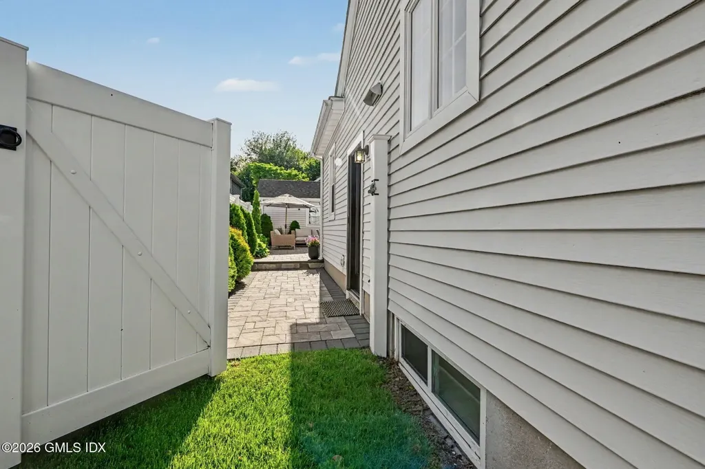 158 Courtland Hill Street Stamford CT 06906