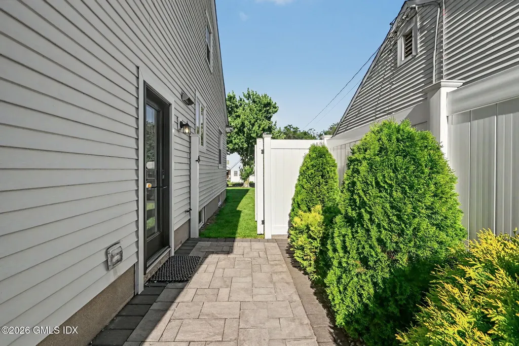 158 Courtland Hill Street Stamford CT 06906