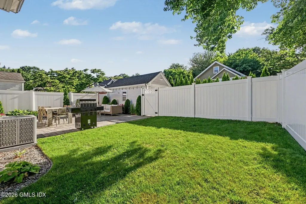 158 Courtland Hill Street Stamford CT 06906