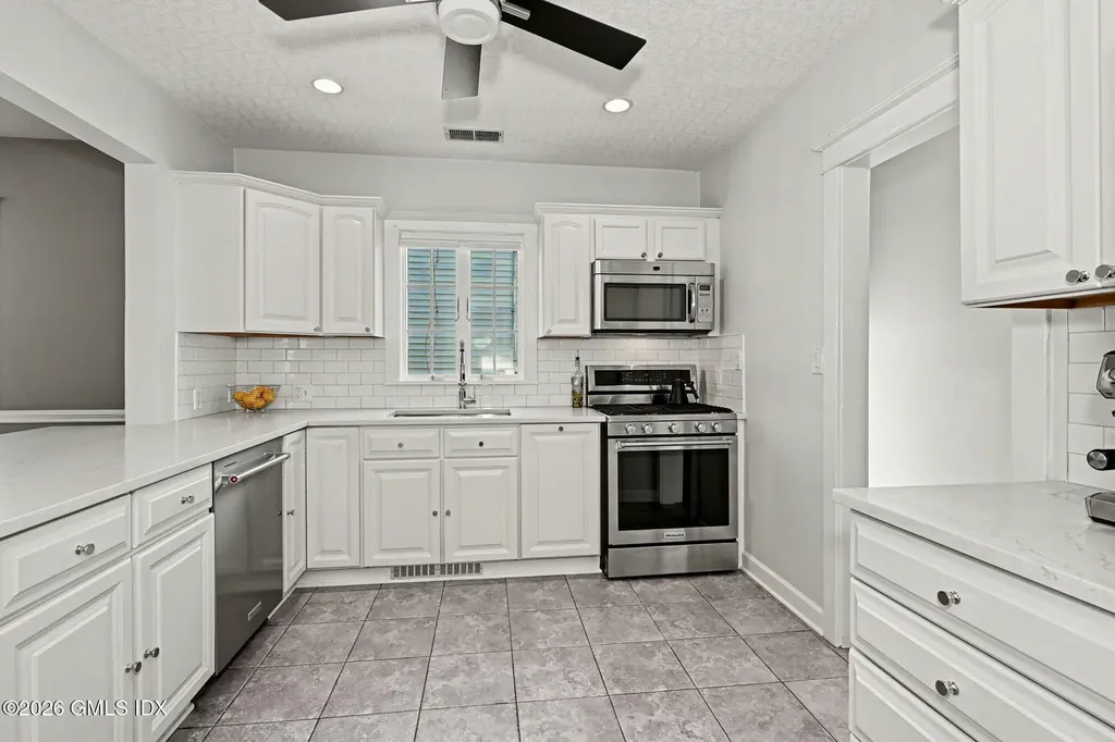 158 Courtland Hill Street Stamford CT 06906