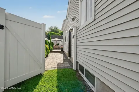 158 Courtland Hill Street Stamford CT 06906