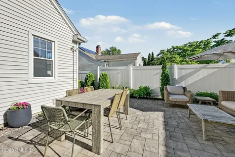 158 Courtland Hill Street Stamford CT 06906