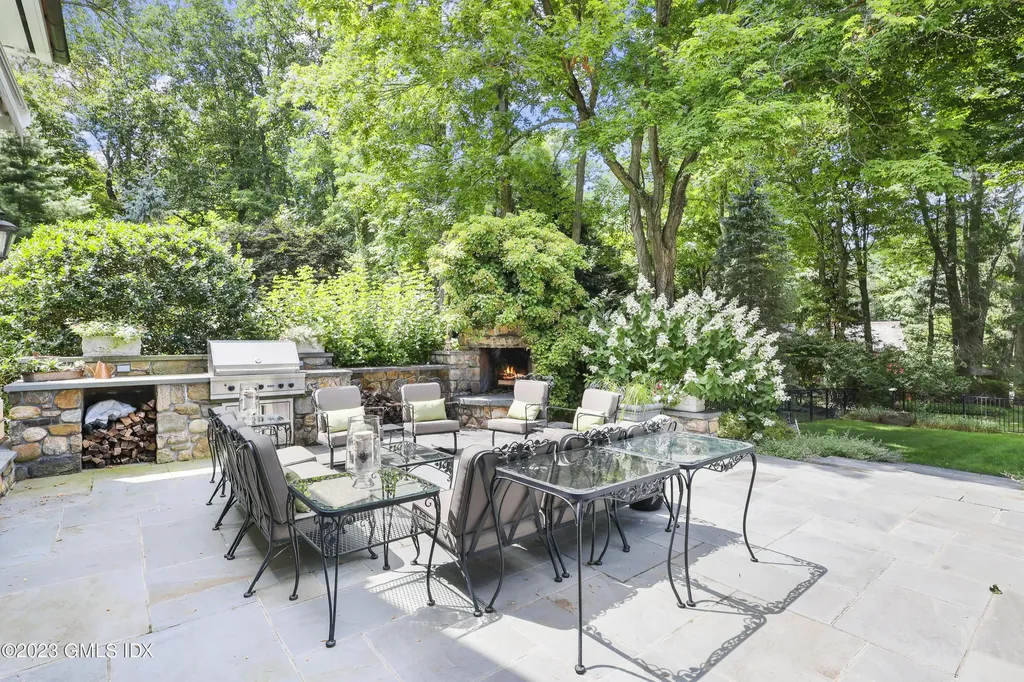 27 Locust Road Greenwich CT 06831