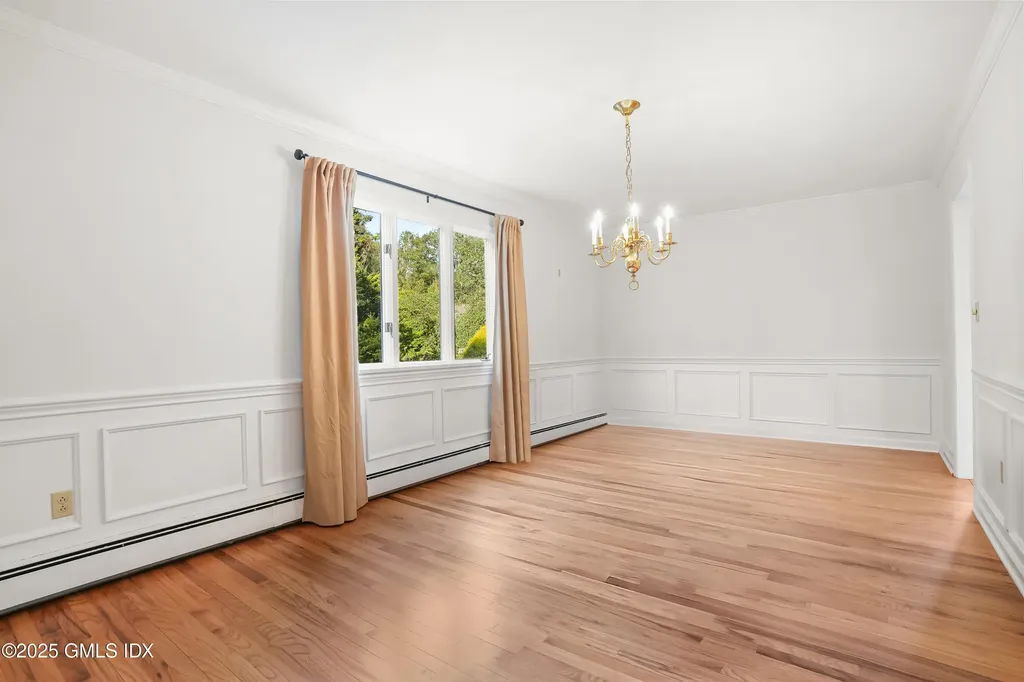 208 Thornridge Drive Stamford CT 06903