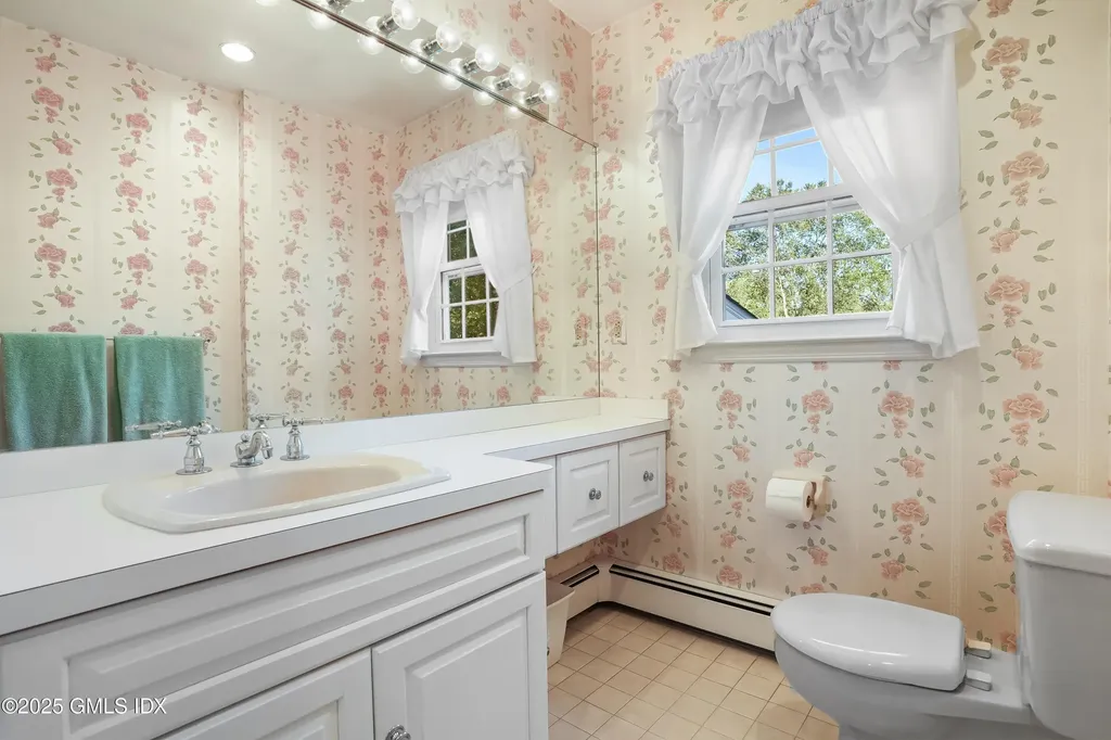 208 Thornridge Drive Stamford CT 06903