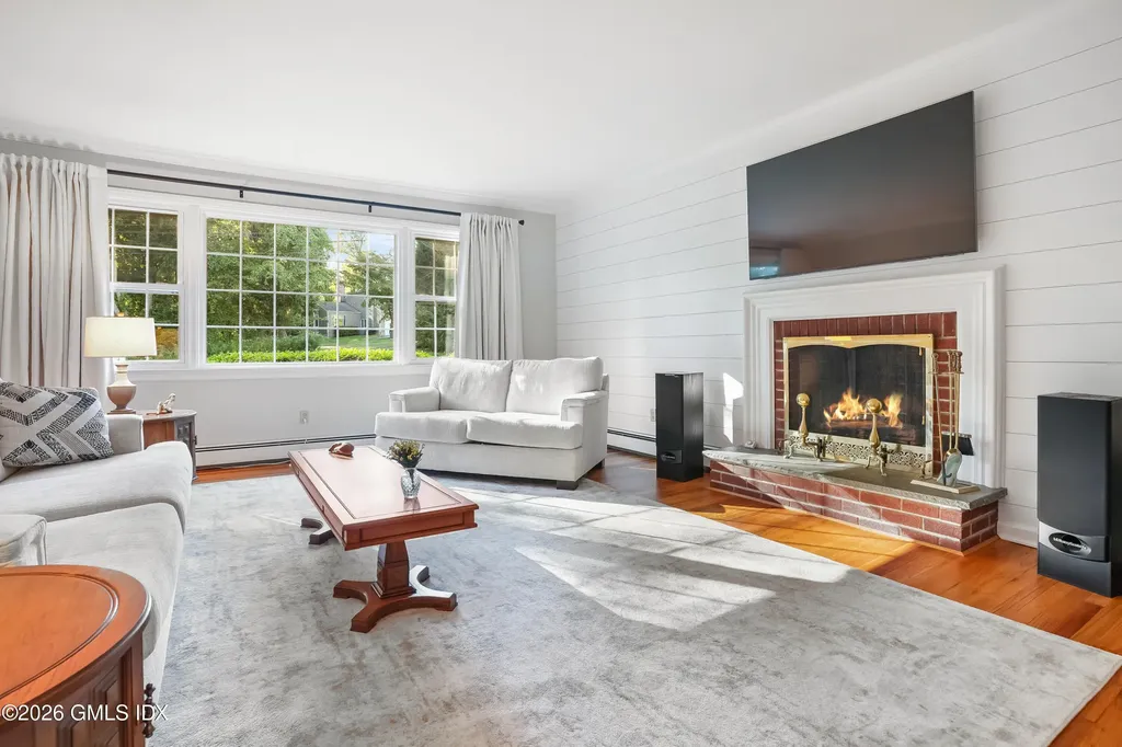 208 Thornridge Drive Stamford CT 06903