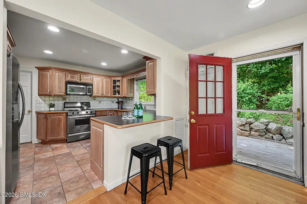 8 Ernel Drive Riverside CT 06878