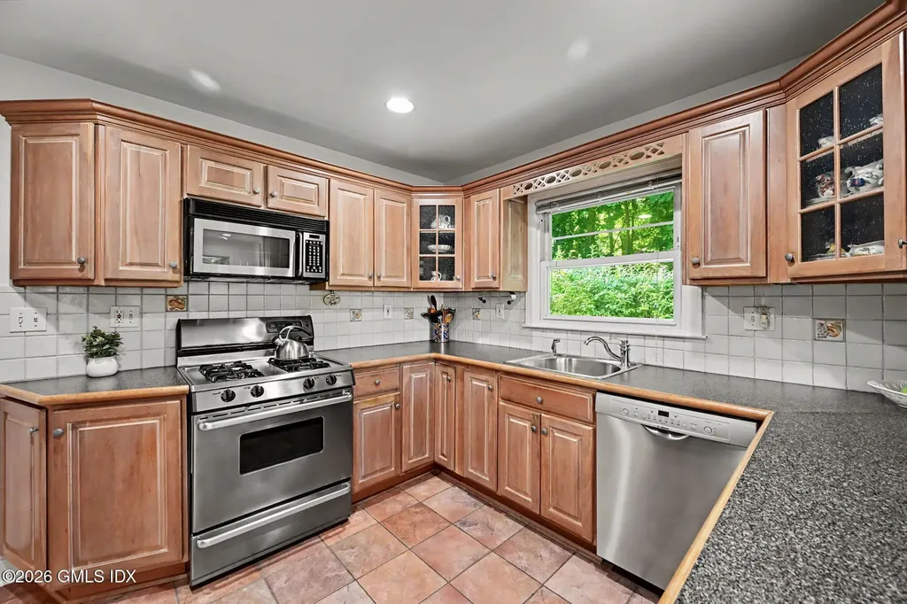 8 Ernel Drive Riverside CT 06878
