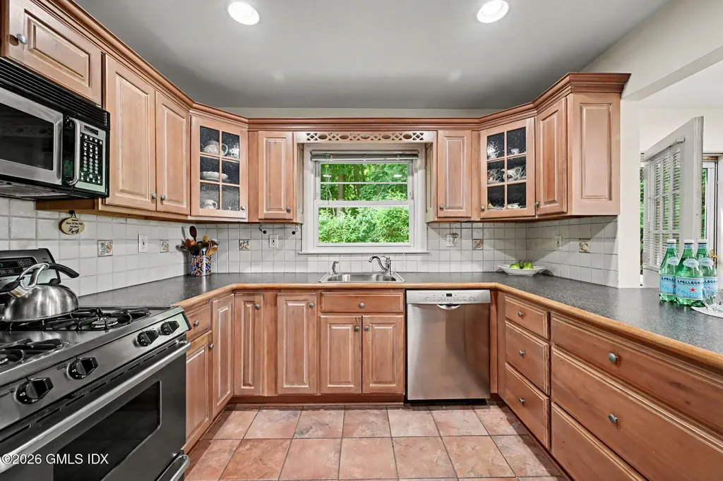 8 Ernel Drive Riverside CT 06878