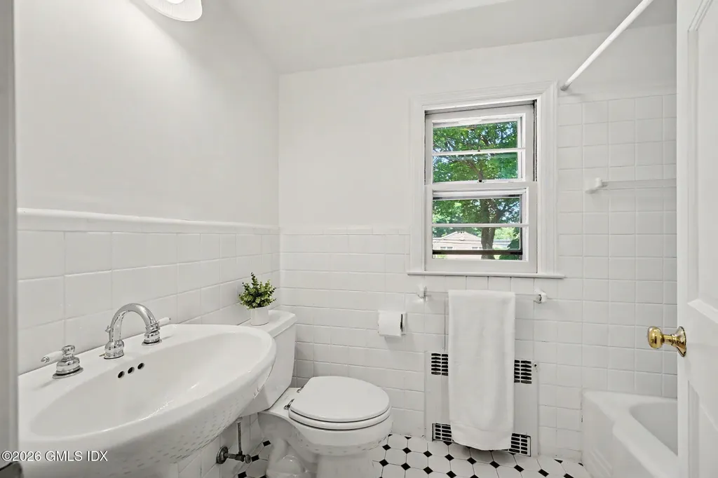 8 Ernel Drive Riverside CT 06878