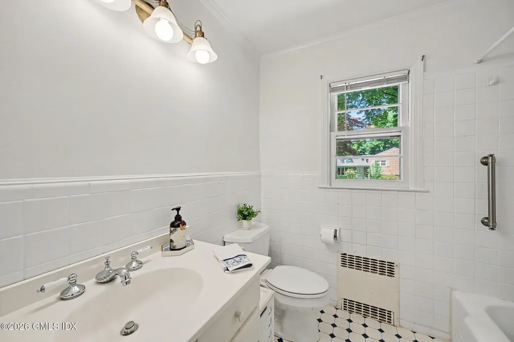 8 Ernel Drive Riverside CT 06878