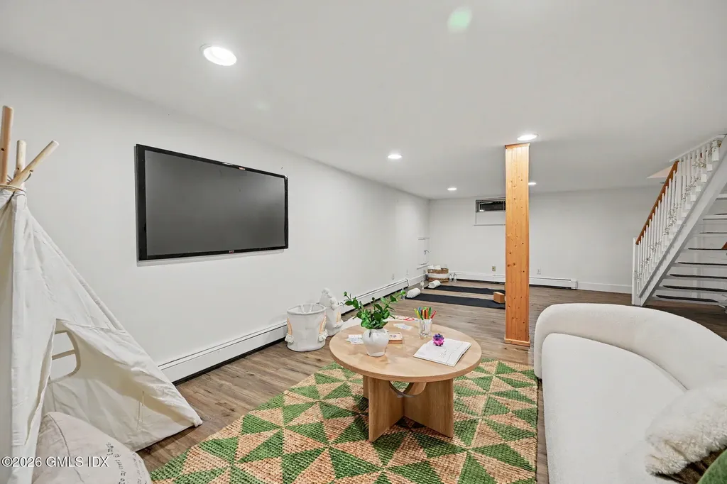 8 Ernel Drive Riverside CT 06878