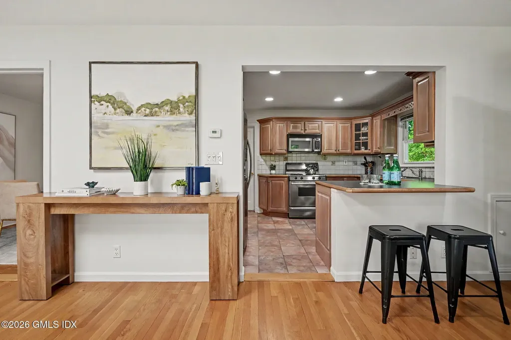 8 Ernel Drive Riverside CT 06878
