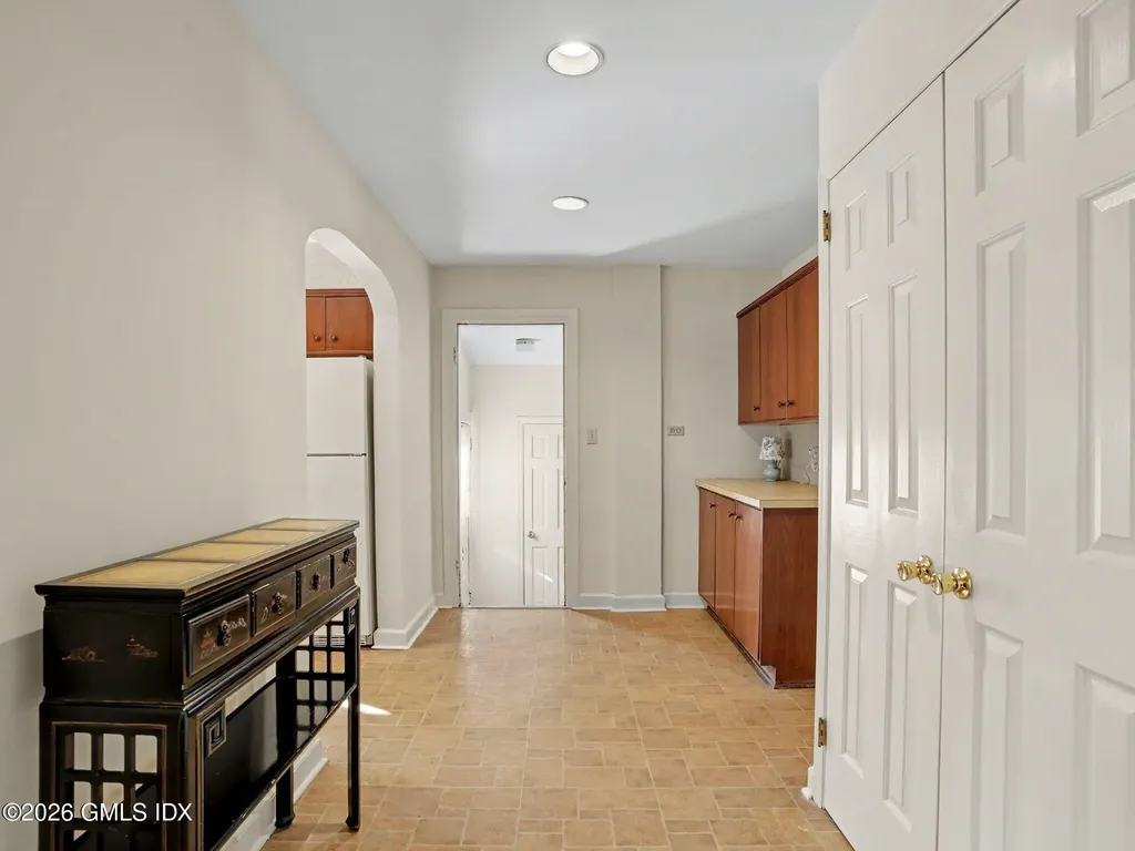24 Oval Avenue Riverside CT 06878
