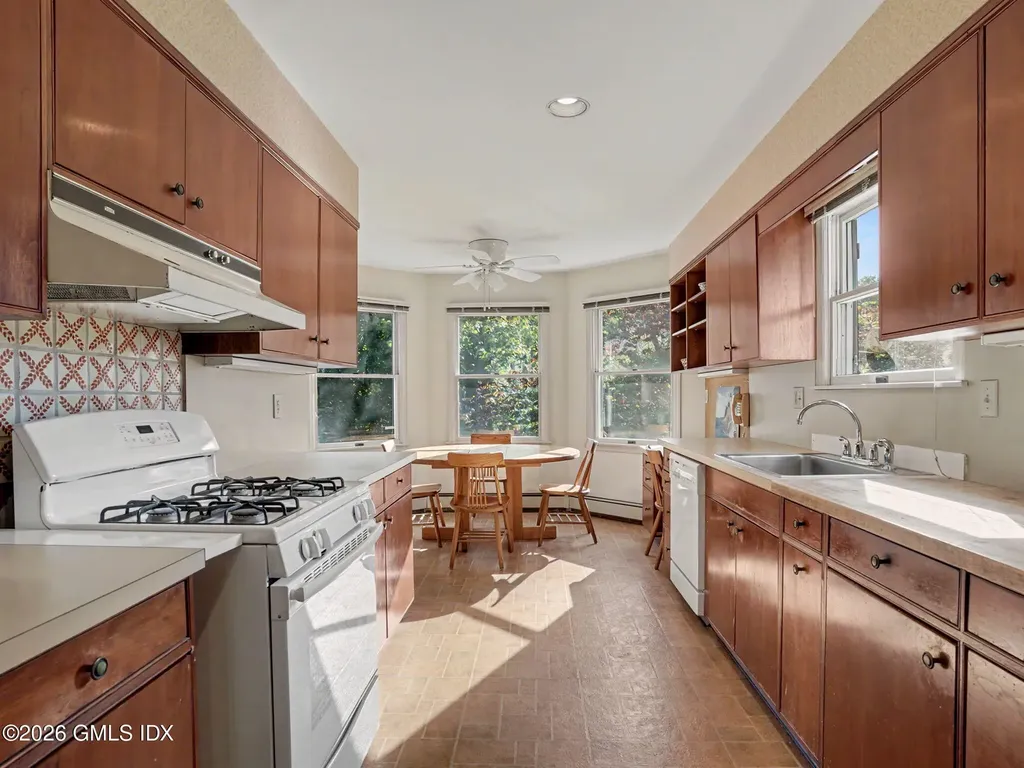 24 Oval Avenue Riverside CT 06878