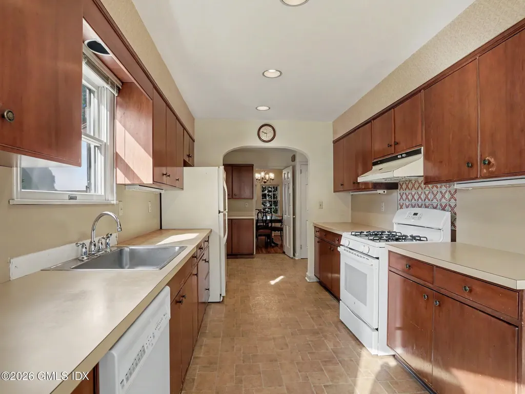 24 Oval Avenue Riverside CT 06878