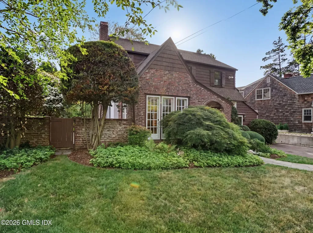 24 Oval Avenue Riverside CT 06878