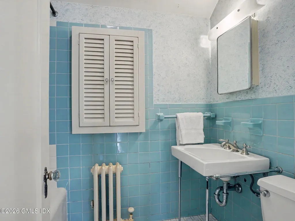 24 Oval Avenue Riverside CT 06878