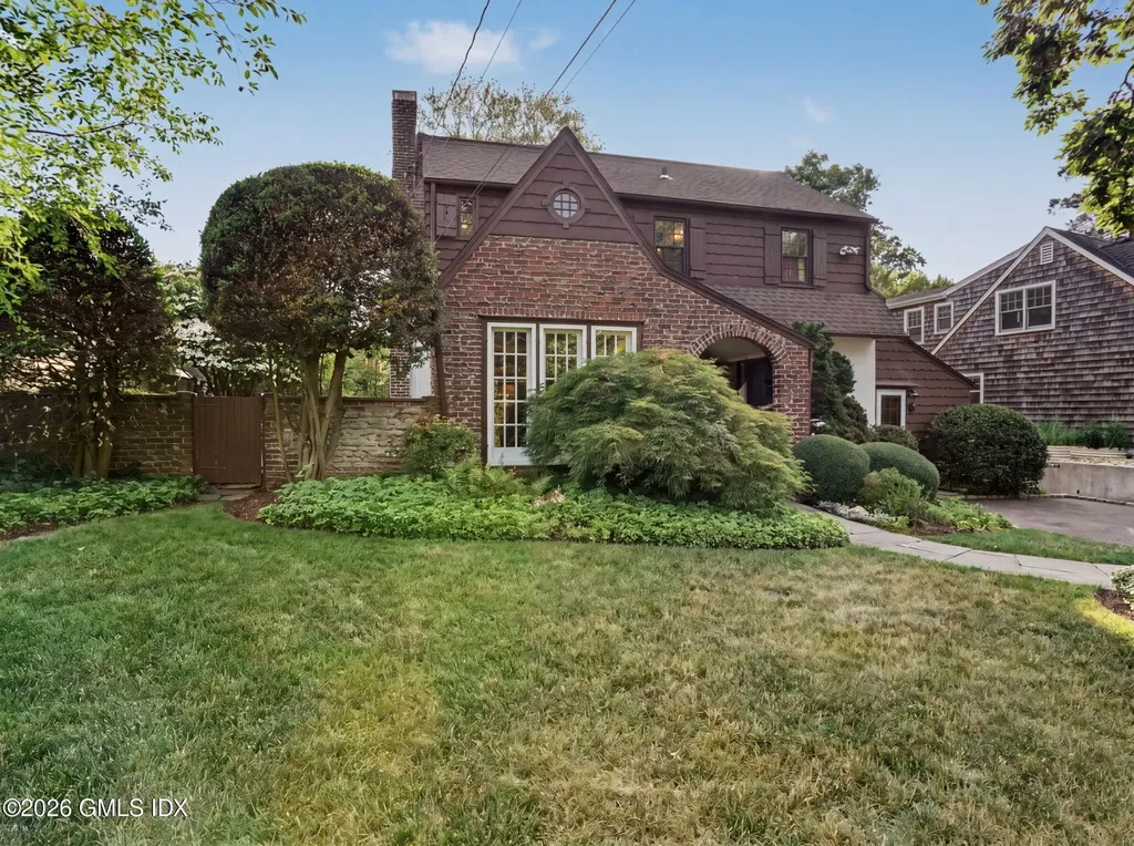 24 Oval Avenue Riverside CT 06878