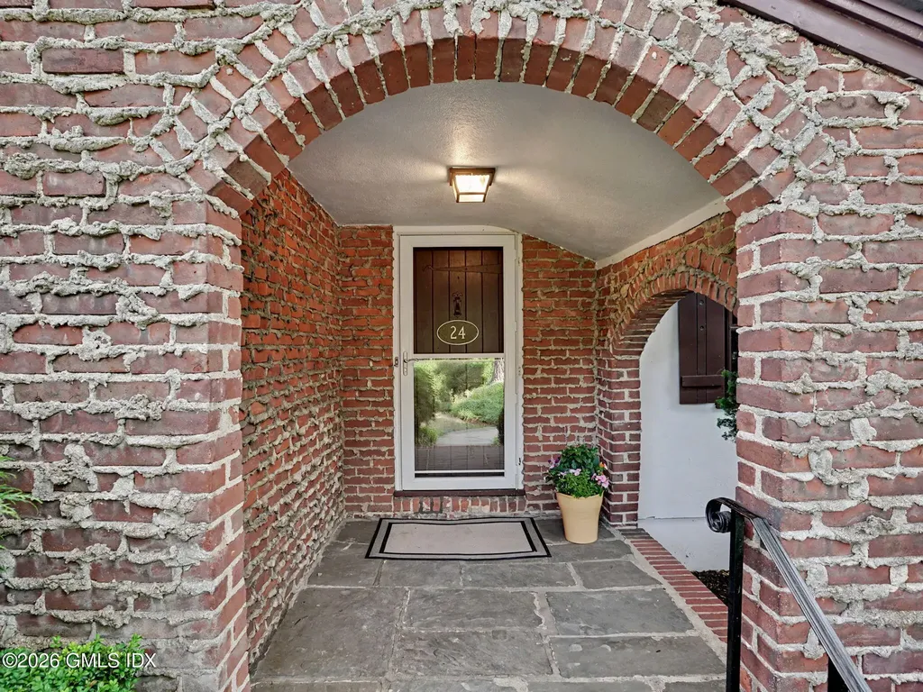 24 Oval Avenue Riverside CT 06878