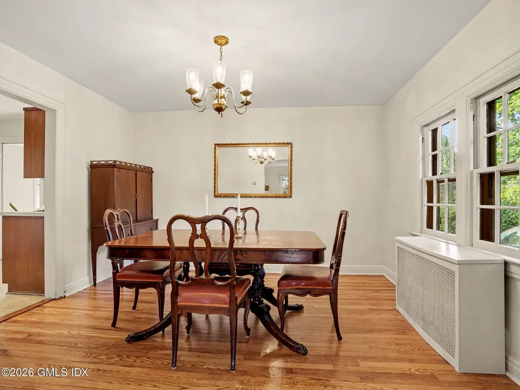 24 Oval Avenue Riverside CT 06878