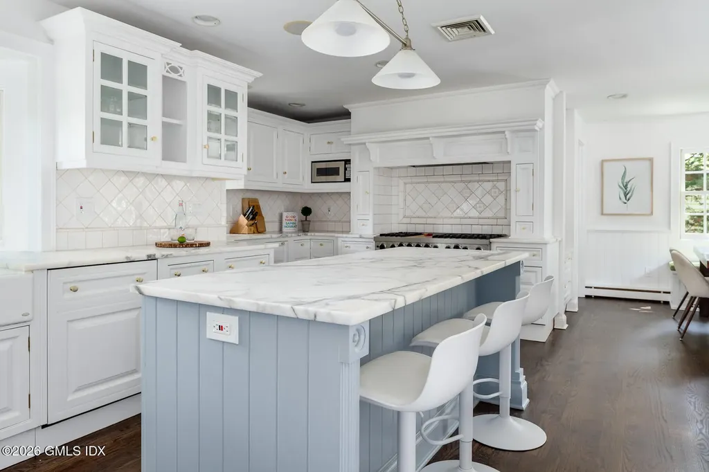 18 Owenoke Way Riverside CT 06878