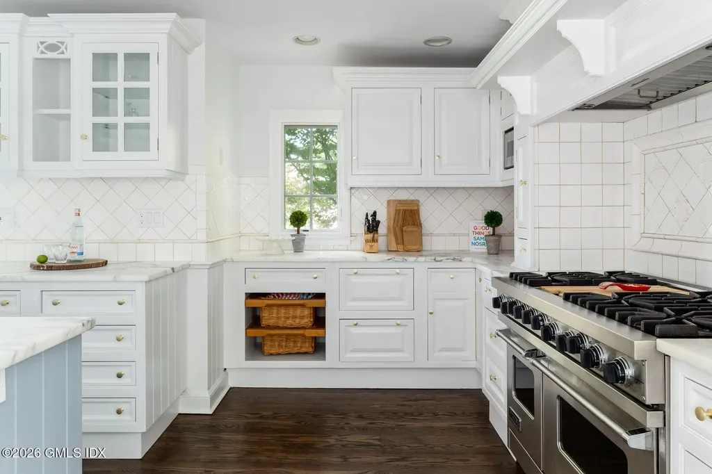 18 Owenoke Way Riverside CT 06878