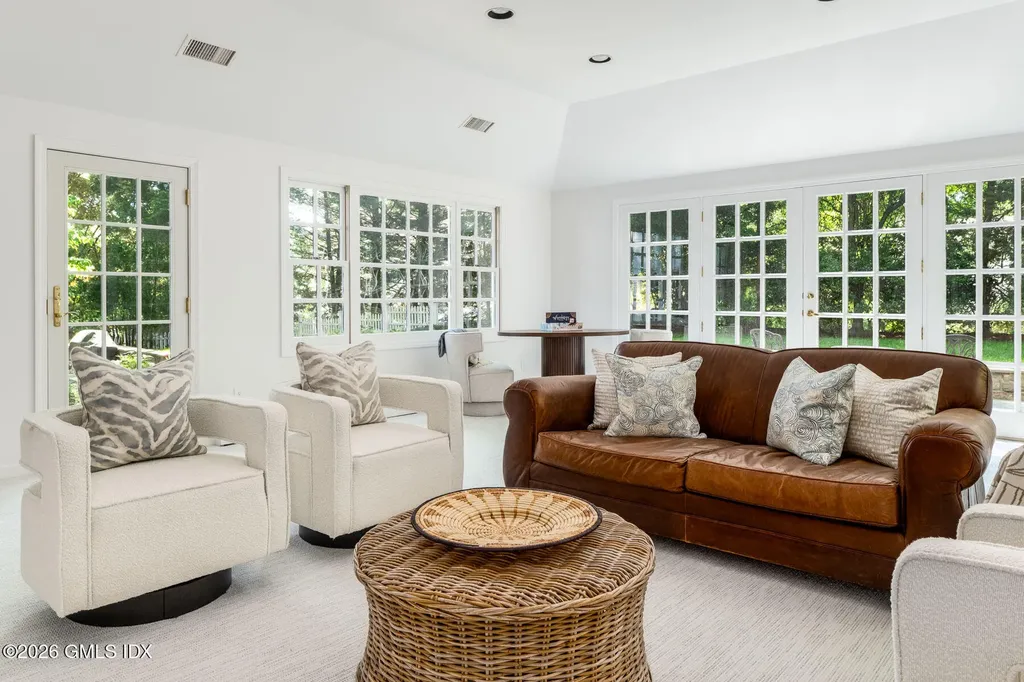 18 Owenoke Way Riverside CT 06878