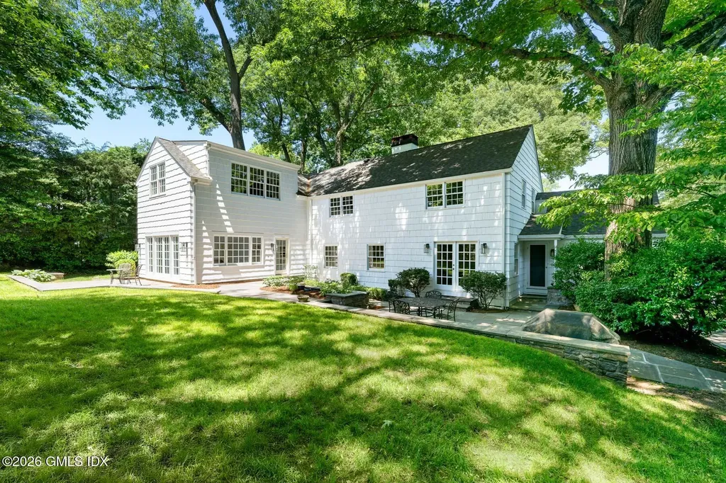 18 Owenoke Way Riverside CT 06878