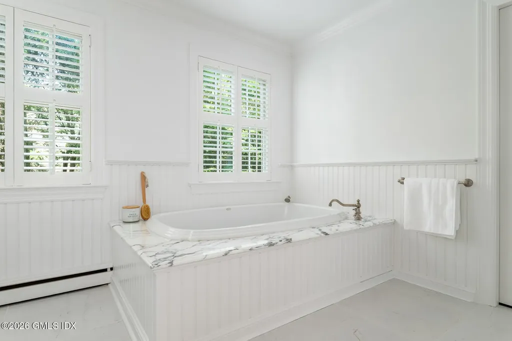 18 Owenoke Way Riverside CT 06878