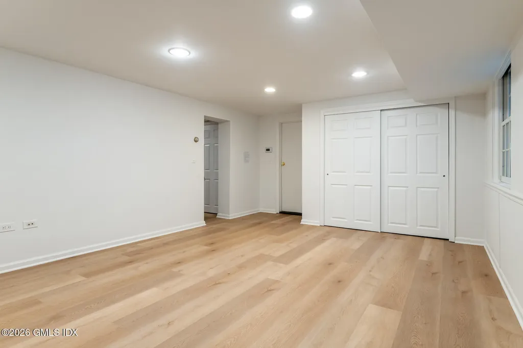 18 Owenoke Way Riverside CT 06878