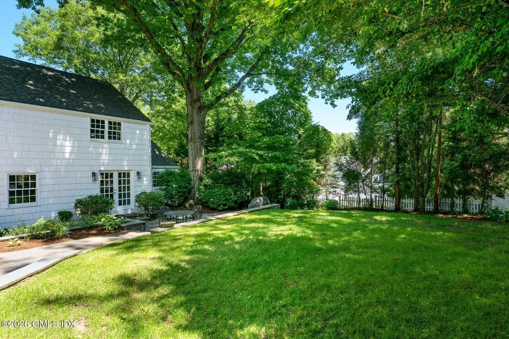 18 Owenoke Way Riverside CT 06878