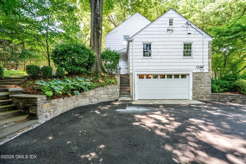 18 Owenoke Way Riverside CT 06878
