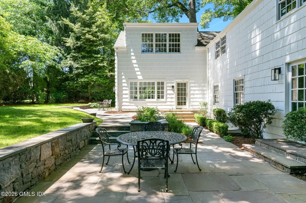 18 Owenoke Way Riverside CT 06878